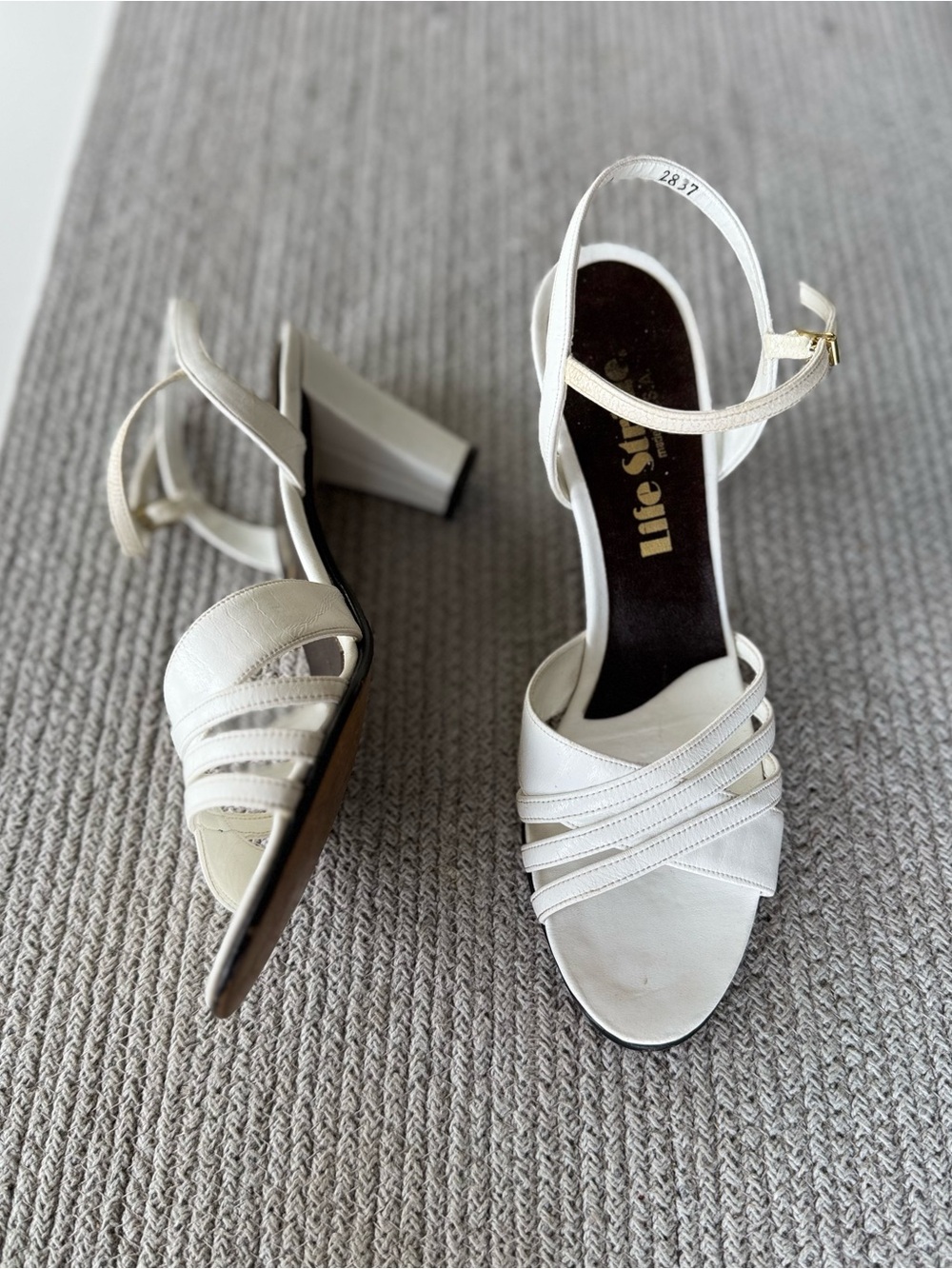 Vintage 80s 90s Life Stride White Leather Strappy Ankle Heels Sandals Sz 8.5